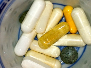   voedingssupplementen en vitamines, mineralen, pillen, dosis voor een dag